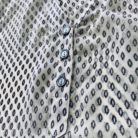 Michel USA Women’s M Sheer Henley Top - Picture 6 of 7